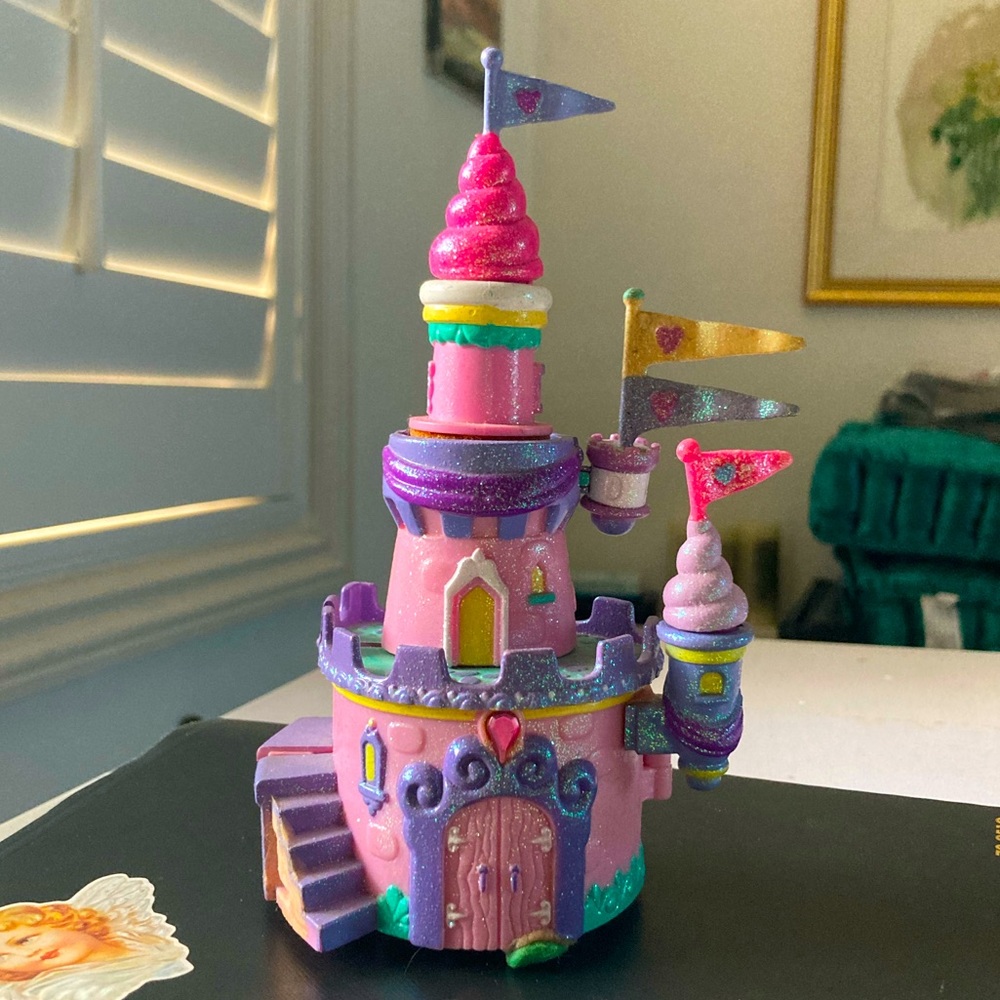 Polly Pocket Starcastle cosmetics theme.